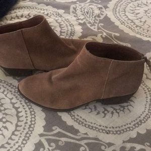 Women’s size 9 booties